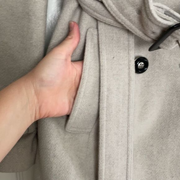 Classic oatmeal colored pea coat w/ optional belt - Picture 4 of 8